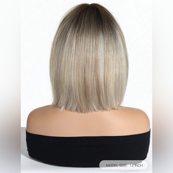 New Stylish Blonde Bob Wig - Picture 4 of 5